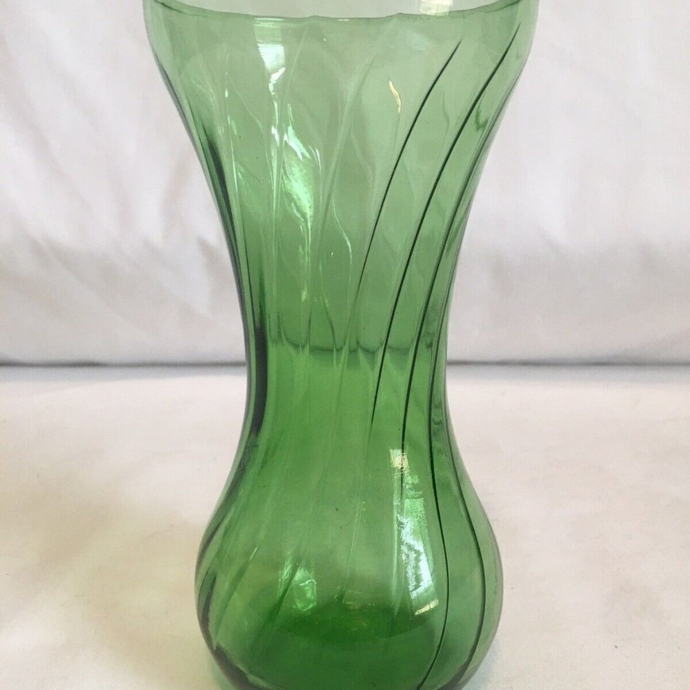 Beautiful Green Swirl Glass Vase